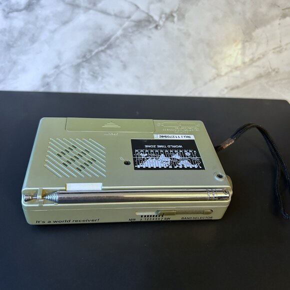 Bell & Howell Portable FM/MW/SW 9 Band World Receiver Radio - Picture 8 of 10